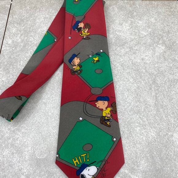 Charles Shultz Peanuts Charlie Brown & Gang Playing Baseball Silk Tie Red Snoopy - Picture 1 of 8